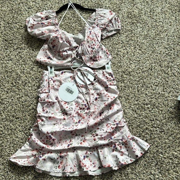 New Princess Polly Set - Picture 2 of 4